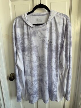 Huk Performance Hooded Shirt in White and Gray